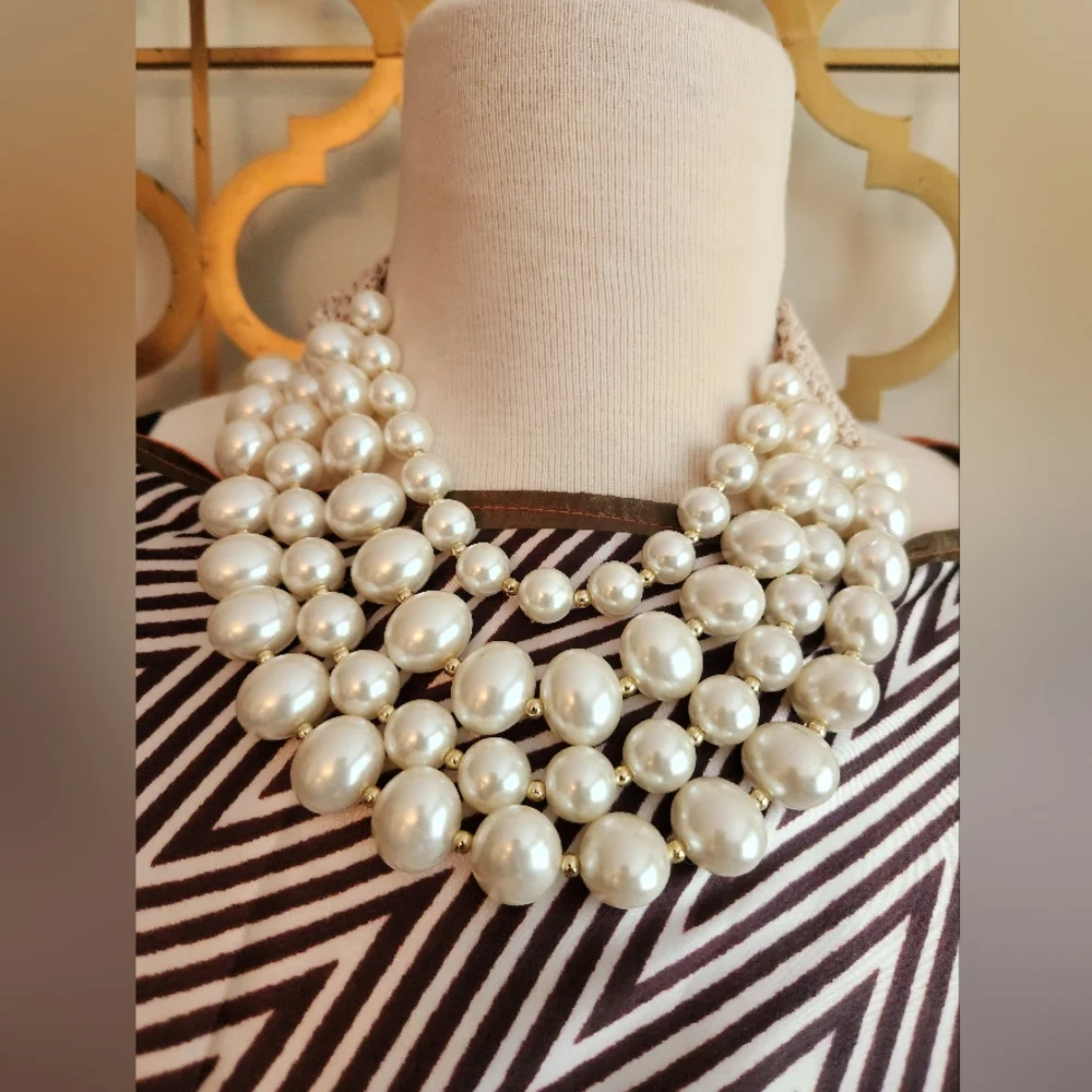 🦪Beige Pearlized Beaded Necklace & Earring Set - Picture 4 of 16